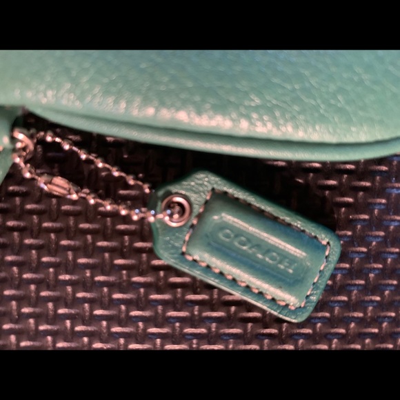 Coach green zip wristlet - Picture 4 of 4